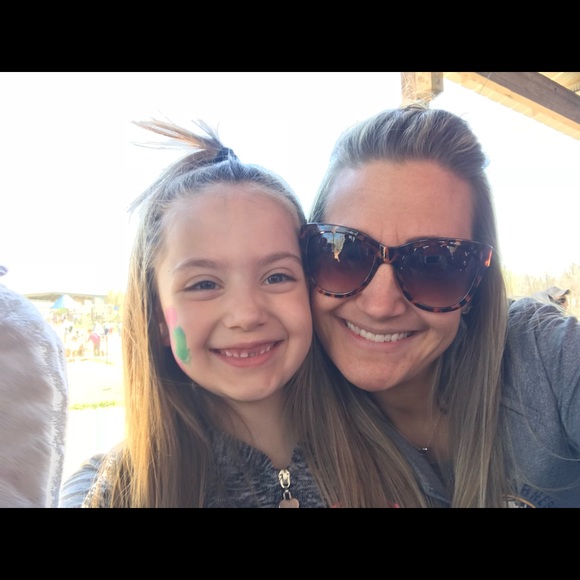 Meet your Posher, Erin - Picture 1 of 1